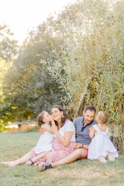 bonheur herbe robe enfant prairie